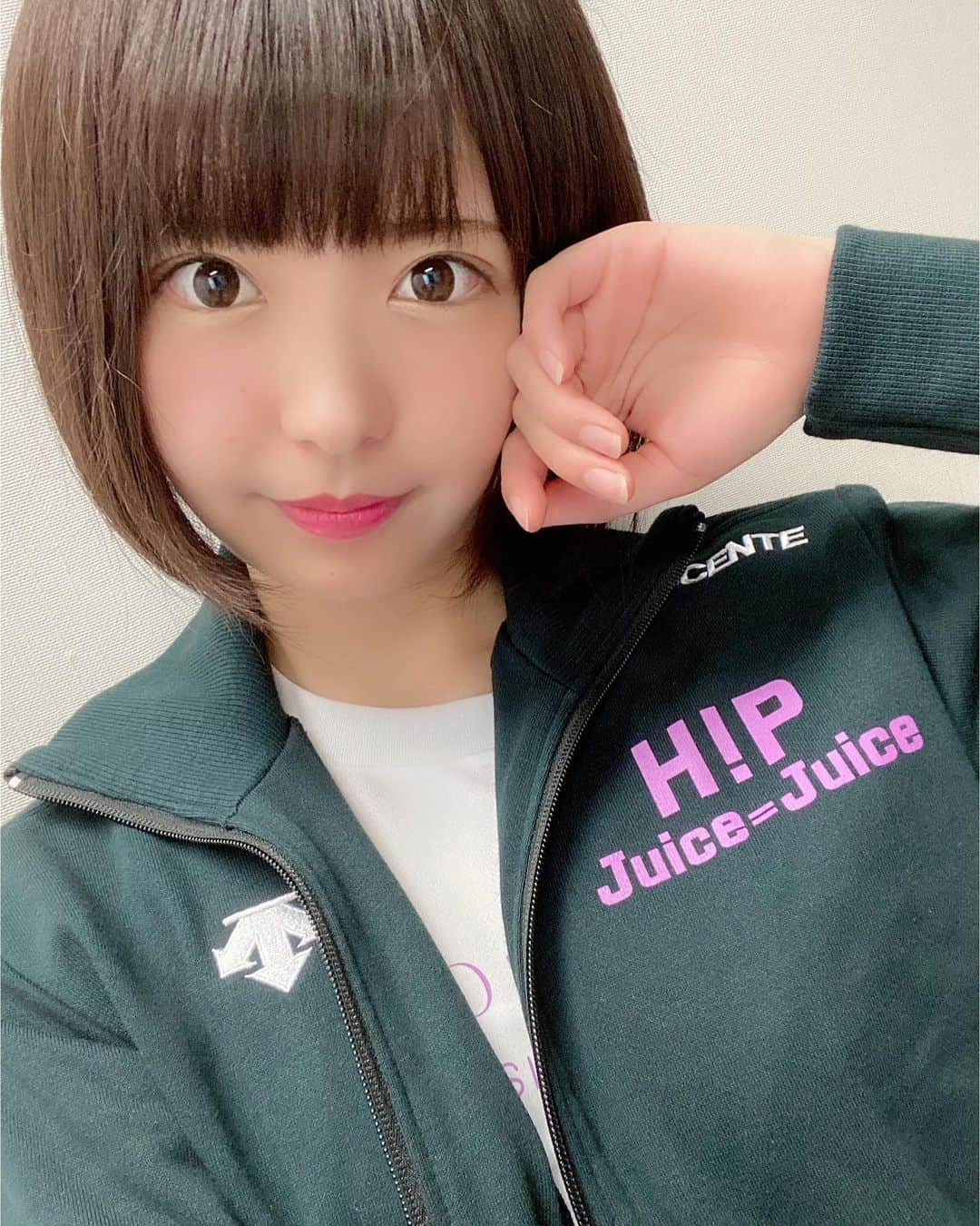 朝倉ゆりのインスタグラム：「お気に入りのレッスン着🥰 これを着ると Juice=Juiceさんの魂を感じて がんばれます🔥🔥🔥笑笑 ． ． ． #juicejuice さん #レッスン着 #練習着 #ハロプロジャージ #ハロープロジェクト さん #ジャージ #운동복　 #Sportswear #朝倉ゆり #グラビア #グラビアアイドル #アイドル #model #idol #gravure #그라비아 #아이돌 #모델 #扎心了 #예뻐요 #可愛 #晚上好 #早上好 #求关注 #エラバレシ」