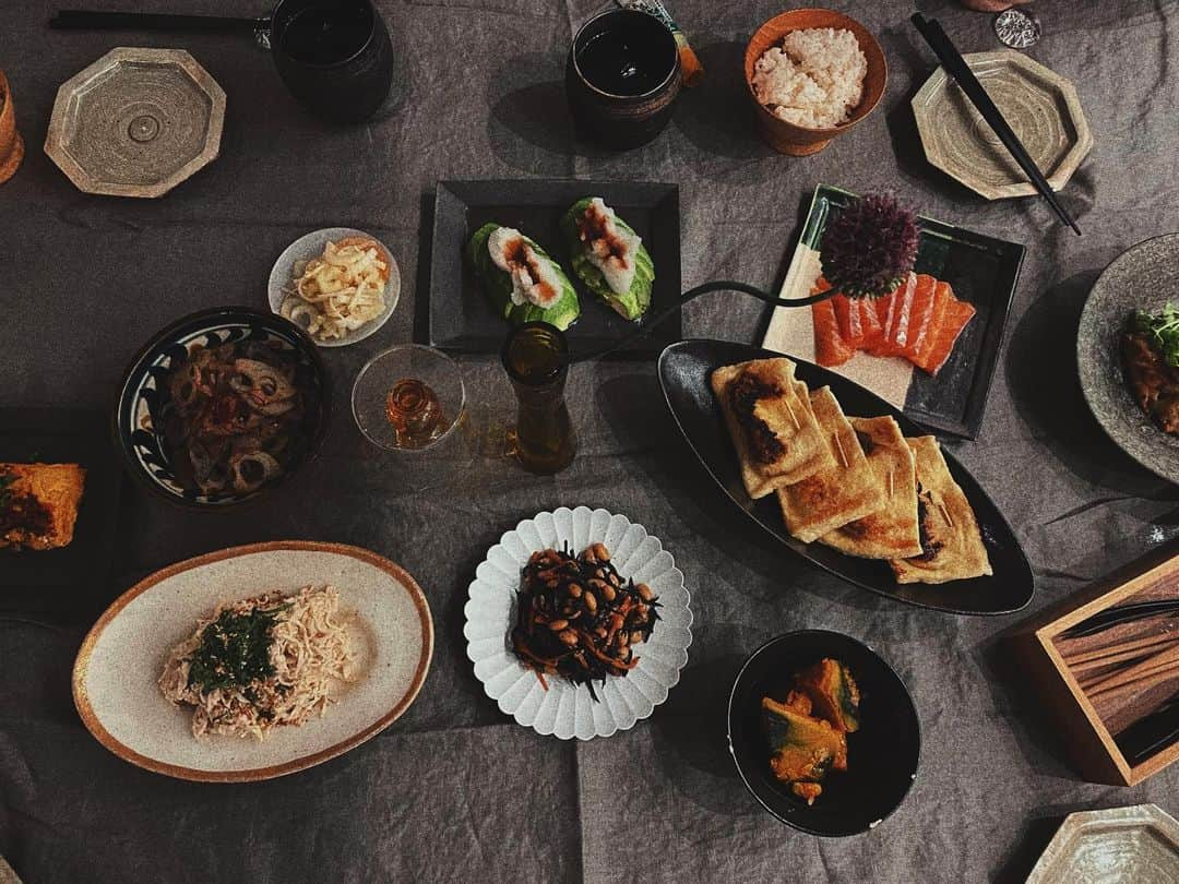 長屋なぎささんのインスタグラム写真 - (長屋なぎさInstagram)「日本酒もって夜ご飯食べに行くわー と集まってくれたある日. 産後もっぱら友人とも家族ともお家でご飯です。  特別じゃないけどなんだか ホッとするご飯が作りたい🍚 @nagi_meshi #nagimeshi」5月3日 12時29分 - nagisanagaya