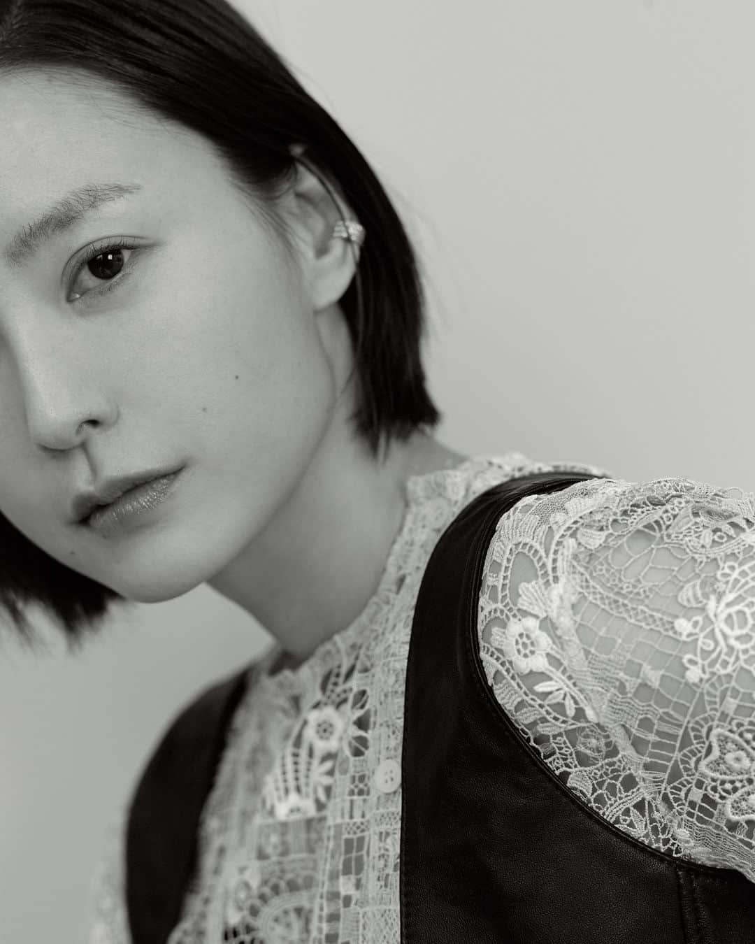 チョン・ユミさんのインスタグラム写真 - (チョン・ユミInstagram)「VV」5月3日 12時53分 - _jungyumi