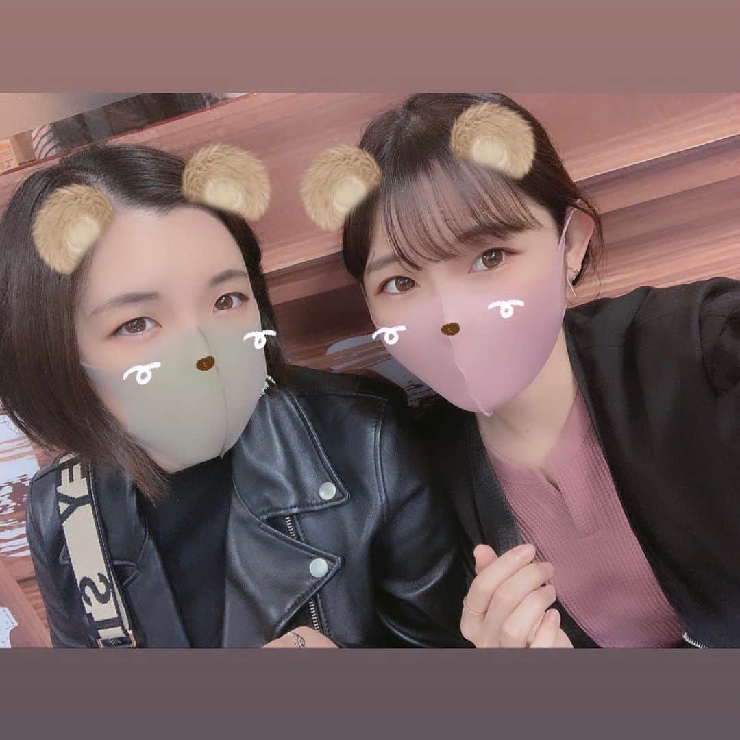 Riicoのインスタグラム：「🐻 マスク慣れしてしまったな🥲 コロナなかなか終息とはいかないね🥲 気軽に旅行に行けてた頃が懐かしい… 行きたいところがたくさんだぁ✈︎ 相変わらずやりたいこともたくさんあるよ幸せなこっちゃね🥺❤️ ・ ひとつずつ。 こんな中だけど人生楽しむべし♬ ・ GWはおーちでまったりだよ✌︎！！ ・ #くまちゃん #マスク #過去pic」