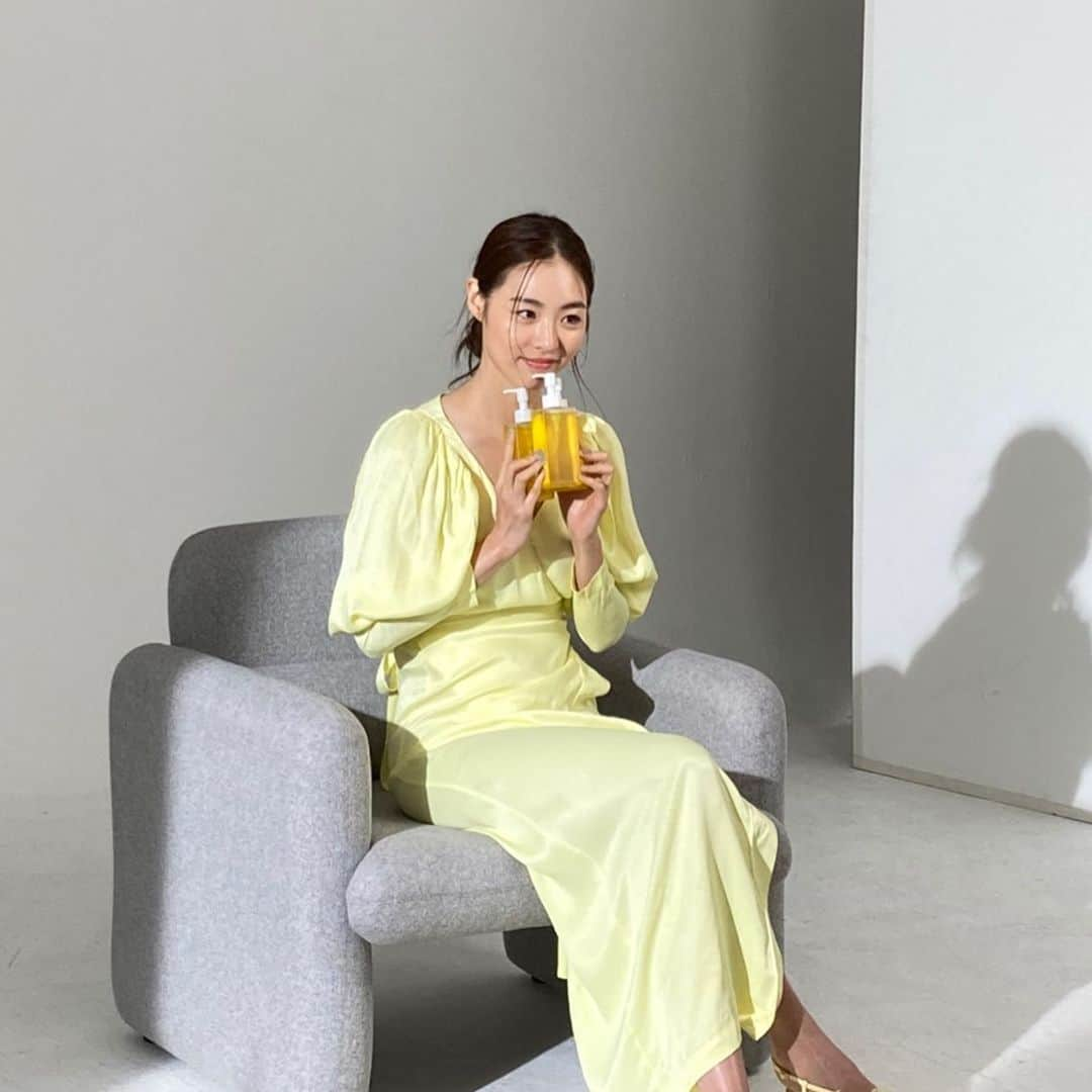 イ・ヨニさんのインスタグラム写真 - (イ・ヨニInstagram)「🌼🍋 One, Two, Three. #threecosmetics」5月3日 15時19分 - yeonhee.luv