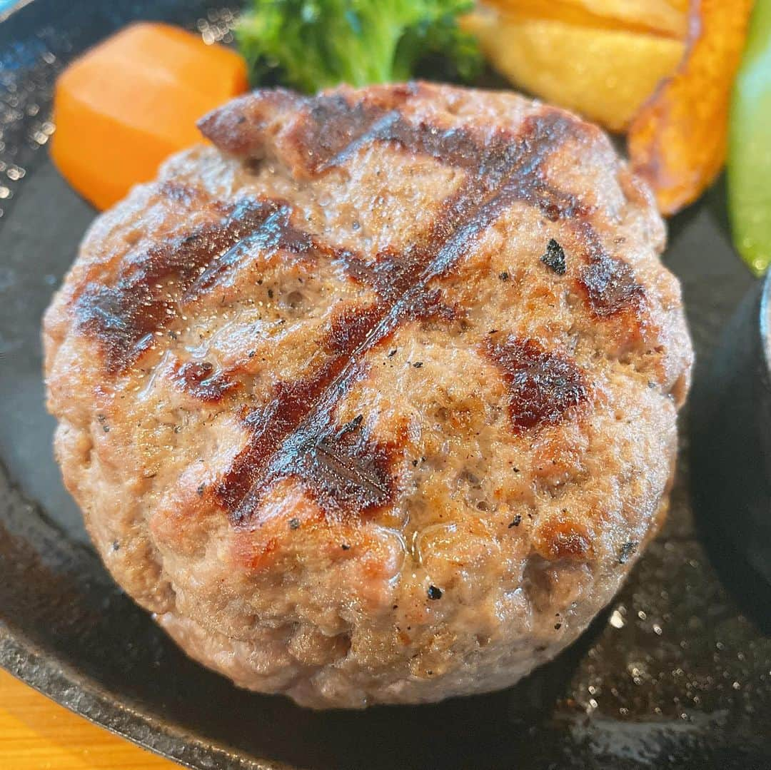 ひろさんのインスタグラム写真 - (ひろInstagram)「ハンバーグめっちゃ美味しかった！」5月3日 16時49分 - hiro_clflpeach