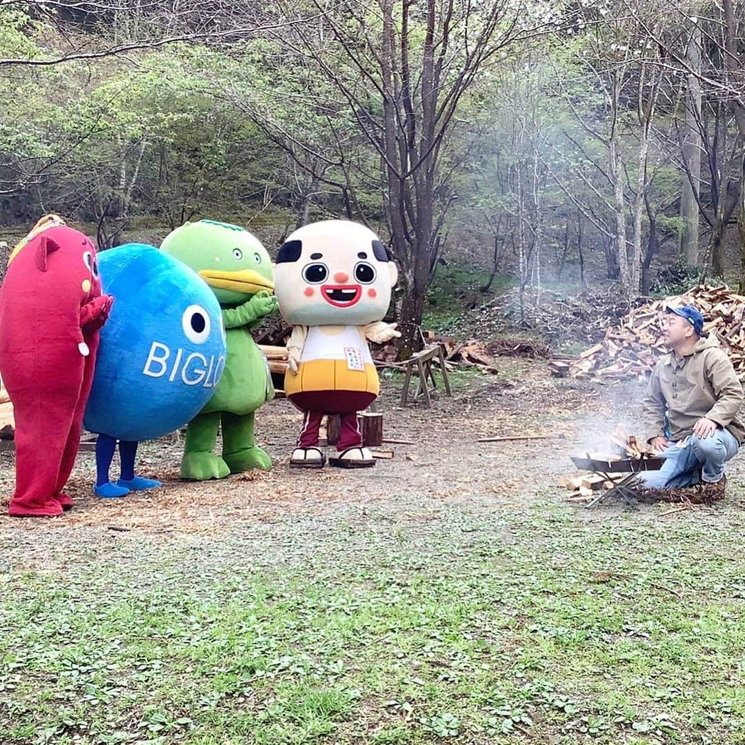 ちっちゃいおっさんさんのインスタグラム写真 - (ちっちゃいおっさんInstagram)「はい、ちゅうも〜く❣️ . 実はこの前びっぷるくん他とキャンプに行ってきたんやで〜❣️(^O^)／ . バイキング西村くんがキャンプ詳しいからめっちゃ楽しめたで♪ みんな観たってや〜♪ . ------------------------------------ ■番組概要　 ------------------------------------ ・放送日時：5月12日（水）より毎週水曜配信、全5回  ・チャンネル：BIGLOBE channel https://www.youtube.com/watch?v=YybiNudKqIo  ・動画タイトル「びっぷる ぷるんとバズる〜ゆるキャラゆるキャンプ〜」  ・概要：これはBIGLOBEのキャラクターびっぷるが有名になるまでの物語…。 今回はびっぷるがゆるキャラのお友達候補達とゆる～くキャンプに挑戦！ バイキング西村さんアドバイスのもと、ゆるキャラたちは無事にキャンプ を楽しむことができるのか？」5月18日 12時39分 - chicchai_ossan