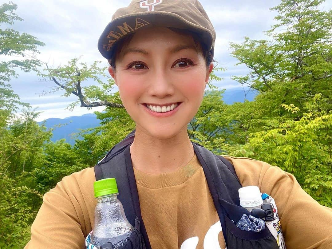 福島和可菜さんのインスタグラム写真 - (福島和可菜Instagram)「ドタバタして色々更新が遅くなっておりまーす🙏  時差投稿🙌  👟newシューズ👟 で、トレイル走って来ました🏃‍♂️  シューズが大好きで、ロード、トレイル含め、 たくさん持ってます😊  ペースや距離、状況や環境に応じてチョイス👍  ぁあ楽しい😆👟  この時は1人で走りましたが、 早くみんなでワイワイ走れる日が来ます様に✨  マイナスイオンたっぷり‼️ 自然からのパワーは本当に偉大だ☺️  #trail #trailrunning #トレラン #mitake #home #山 #mountain #new #shoes #BROOKS #Catamount #靴 #シューズ #軽量 #走りやすい #Love #running #outdoor #自然 #power #spot #charge #元気 #⛰ #🏃‍♂️ #👟 #☀️ #❤️ #✨ #😊」5月18日 11時33分 - fukushimawakana