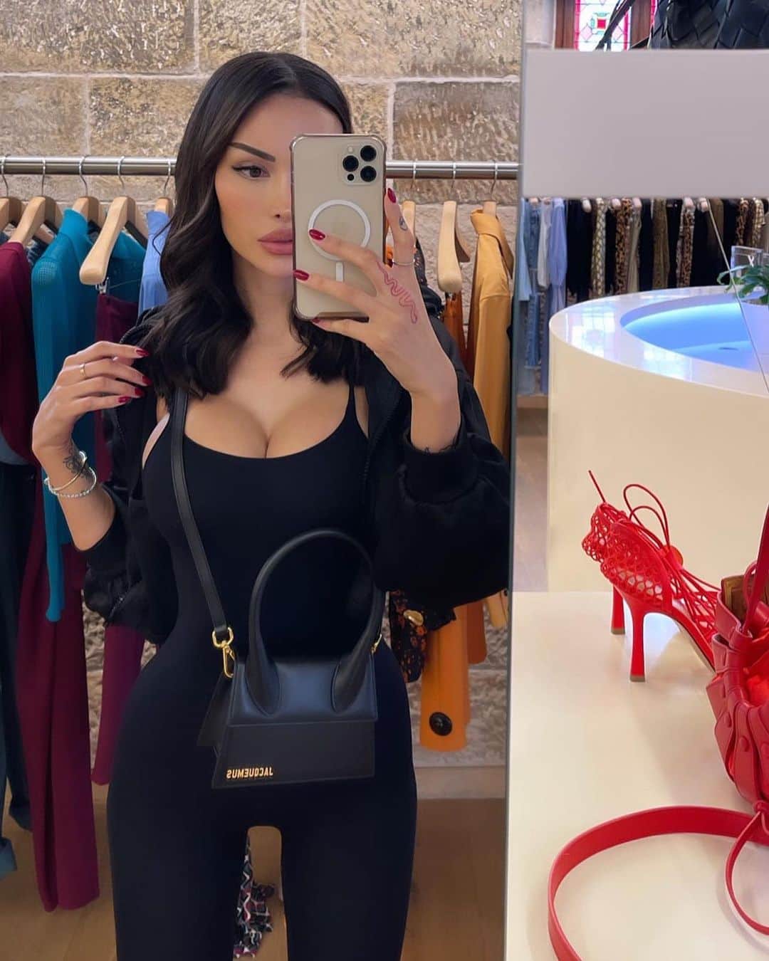 ANNELESE MILTONのインスタグラム：「❤️」