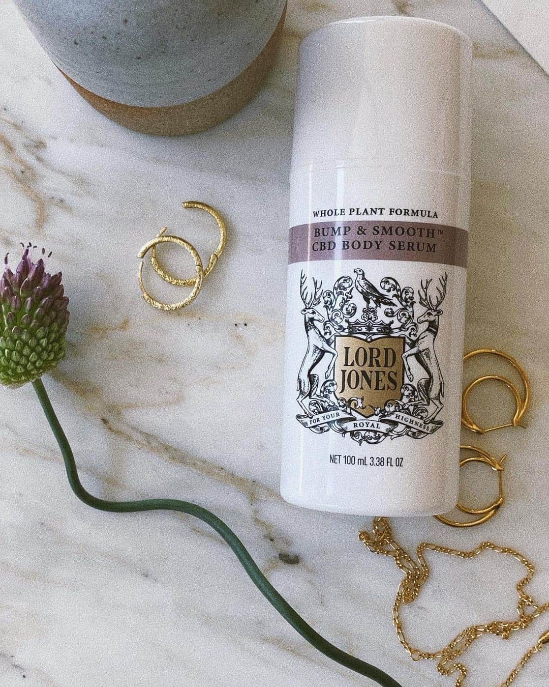 シャーロット・マッキニーさんのインスタグラム写真 - (シャーロット・マッキニーInstagram)「Just in time for summer…. I finally found a product that helps smooth all my little bumps with non-abrasive exfoliation. My skin gets a little dry and rough over the winter (who else is with me?!)…. so I’m really excited to share the newest product from my fav @thelordjones - ‘Bump & Smooth CBD Body Serum’. It’s been a game-changer in my daily skincare ritual. Now available  at @sephora to get yourself a bottle! Shop the link in my bio #LordJonesPartner #sponsored」5月18日 6時14分 - charlottemckinney
