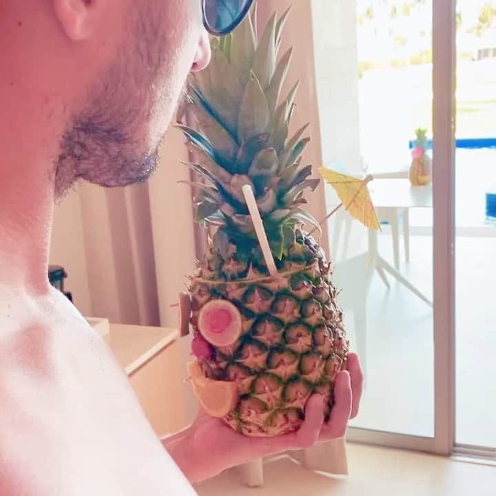 ウーゴ・ヴィエイラのインスタグラム：「😎👌☀️🌴」