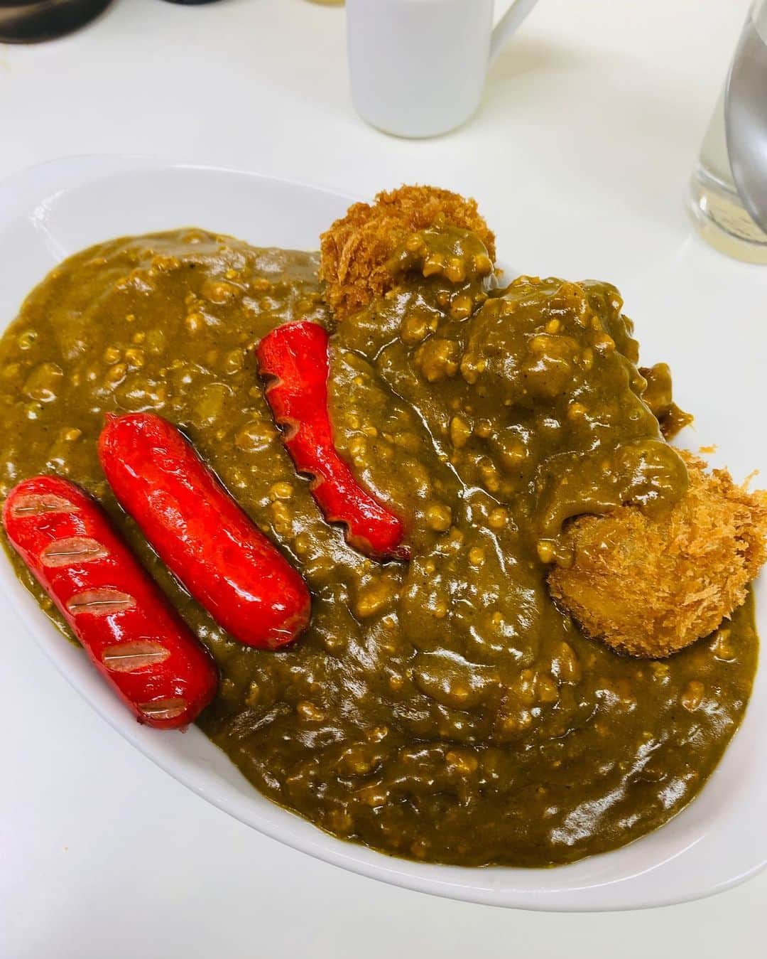 海老原歩美のインスタグラム：「中毒性カレー🤦🏻‍♀️❤︎ うますぎて食べた後全部満たされた🍛  #まんてん #神保町グルメ」