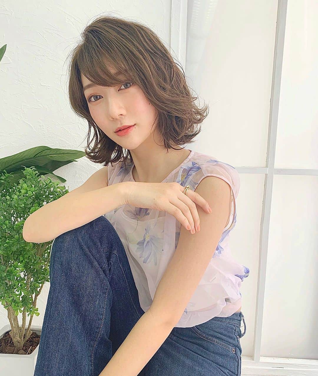 高辻千夏のインスタグラム：「good morning☁️﻿ ﻿ ﻿ じめじめしてていや〜な空気やけど、﻿ ﻿ 今日もきっとhappyな一日になる！💕﻿ ﻿ ﻿ ﻿ そうやって口に出すと、本当にそういう日になるものやと思ってるから﻿ みんなも上手くいかない時 試しにやってみて🧚🏻﻿ ﻿ ﻿ こんなご時世やからこそ、ポジティブ思考で頑張ろう✊🏻﻿ ﻿ ﻿ ﻿ #goodmorning #おはよう #撮影データ #撮影モデル #関西サロモ #関西サロンモデル #サロンモデル #関東サロンモデル #関東サロモ #サロンモデル東京 #サロンモデル大阪 #フリーモデル  #夏コーデ #アパレルモデル #モデル  #ミディアムヘア #ボブアレンジ #サウナ女子 #グラビア #모델 #얼스타그램 #일본 #좋아요반사」