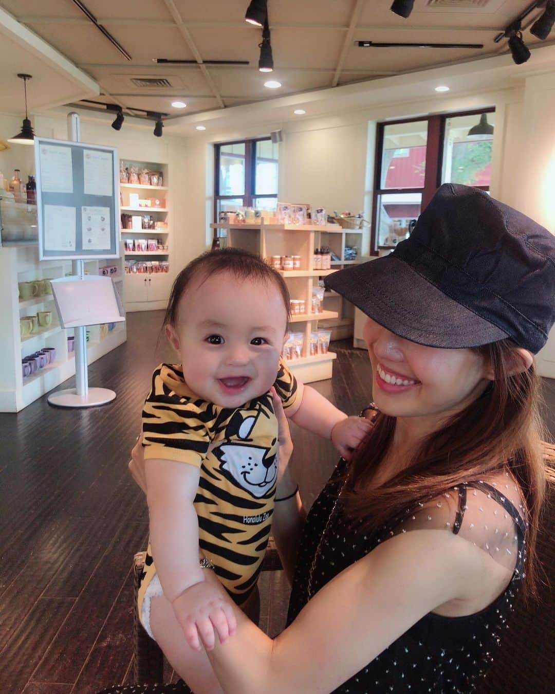 アレクサンダーのインスタグラム：「美人ちゃん？ 生後7ヶ月のカゲトラくん❤️ #hawaii」