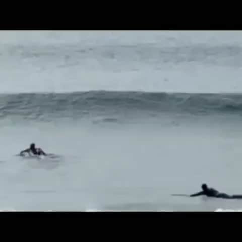 クラーク・グレッグのインスタグラム：「So this happened this morning. Who can resist a good wave? Thanks @nataliaealvarez1975」