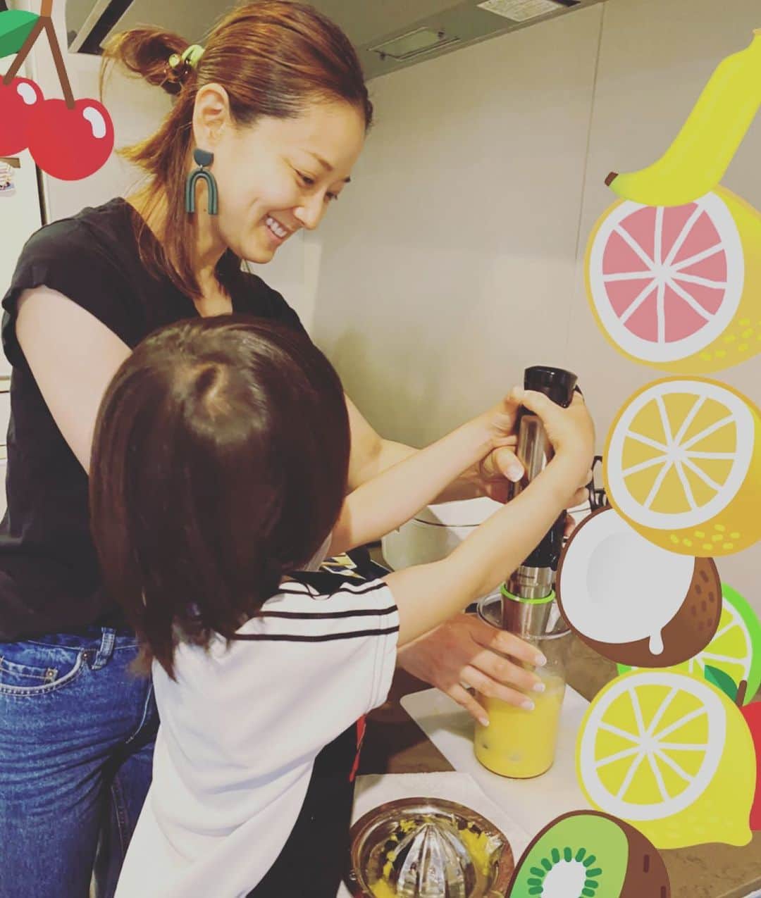 中越典子さんのインスタグラム写真 - (中越典子Instagram)「おはよ！ 果物を沢山買って来て、 ミックスフルーツジュースを作りました！ ジメジメ時期、フルーツでさっぱりしましょう❤︎」5月18日 10時20分 - nakagoshi_noriko.official