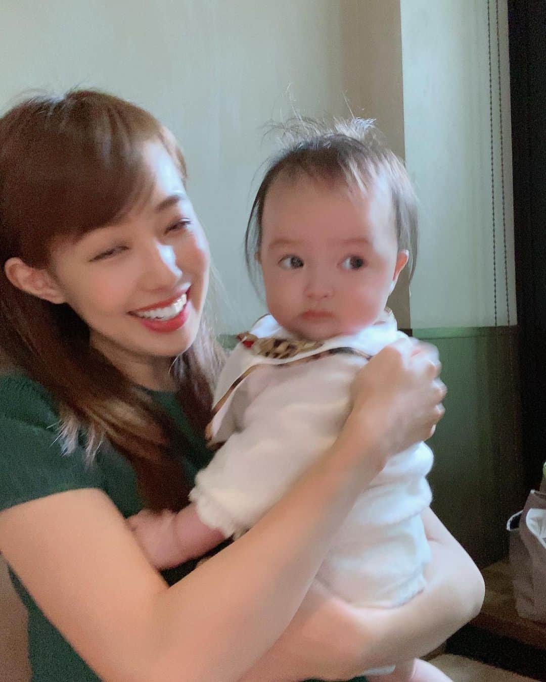 アレクサンダーのインスタグラム：「のんちゃん半目だけど美人ちゃんメイン❤️ さっきのカゲトラとのツーショットは3年前❤️」
