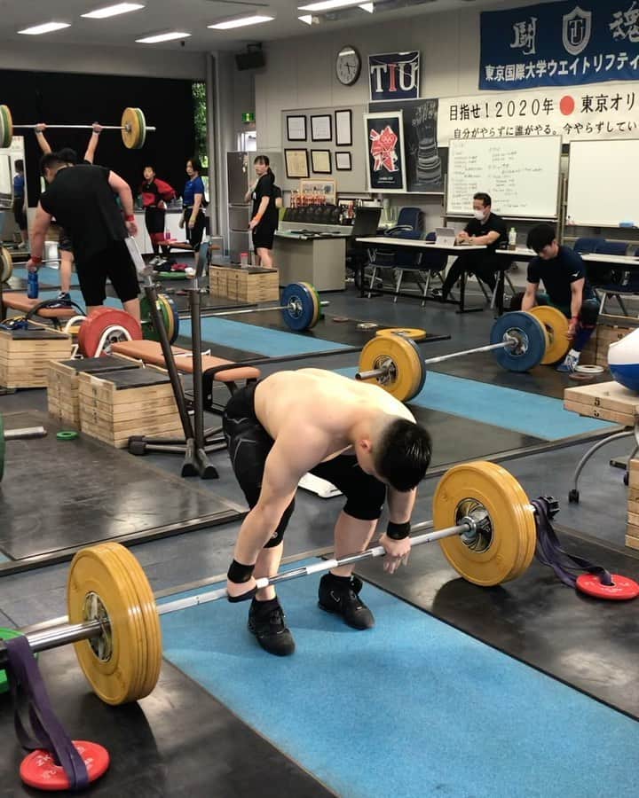 のインスタグラム：「Jerke hold training  #weightlifting #olympiclifting  #cleanandjerk #clean #jerk #snatch #deadlift  #squat  #crossfit #fitness #training  #2xu #chrio #asics」