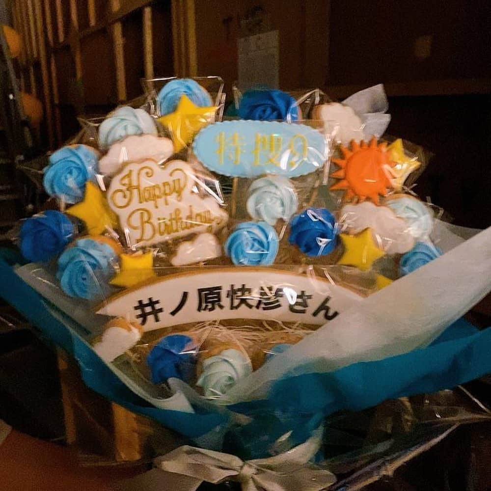 羽田美智子さんのインスタグラム写真 - (羽田美智子Instagram)「昨日5/17は我らがいのっちのお誕生日(誕生日)！！  昨年は自粛中だったので何にもお祝いできませんでしたが、今年はささやかながらもお祝いすることができました☺️  5/1には原沙知絵ちゃんのお誕生日もあり、  現場はしばしお祝いモードで華やぎました🍀🍀🍀  牡牛座の♉の二人に共通するのは、美意識が高いこと‼️ 穏やかでゆったりと確実に着実に積み上げていく人‼️  愛と優しさが溢れてる二人からは見習うことたくさんあります❤️  おめでとう🎉 今年もこうして一緒にお祝いさせていただいて嬉しいよ🥰  明日の特捜9は第7話です！ いのっちと子役の子のシーンが可愛かったな、、、  #特捜9」5月18日 10時58分 - michikohada