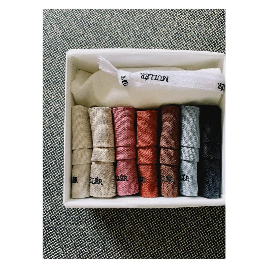 野尻美穂のインスタグラム：「最近のマスク。 かわいいし、布だけど夏仕様で呼吸しやすい（そこ大事🤝 これだけ色があるとコーディネート楽しくなる〜☺️ ピンクやブルーは使うと思わなかったんだけど、すごい使いやすかった！（むしろスッピンでもいける @mullerofyoshiokubo_official #マスク  #マスクコーデ」
