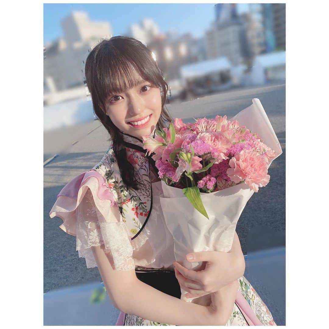 岩田陽菜さんのインスタグラム写真 - (岩田陽菜Instagram)「#フラワーフェスティバル﻿ ﻿ ありがとうございました〜🌷🌟🌟﻿ ﻿ 頂いたお花大事に飾ります〜❕❕﻿ ﻿ #広島#広島フラワーフェスティバル#hiroshima#hiroshimaff#STU48#新衣装#Flower#ribbon」5月3日 19時11分 - hina_naso_stu48