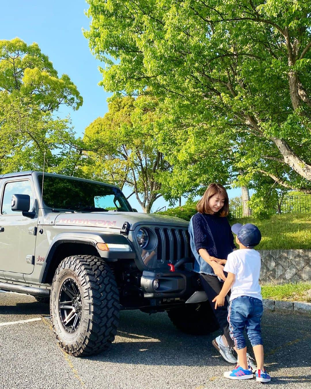 奥田順子さんのインスタグラム写真 - (奥田順子Instagram)「GW ずっとお家にいたので、芝生のある広場へ。久々にカラダ動かしてスッキリ‼︎ #GW#ラジコン#4歳男の子」5月3日 19時58分 - okuda_junko