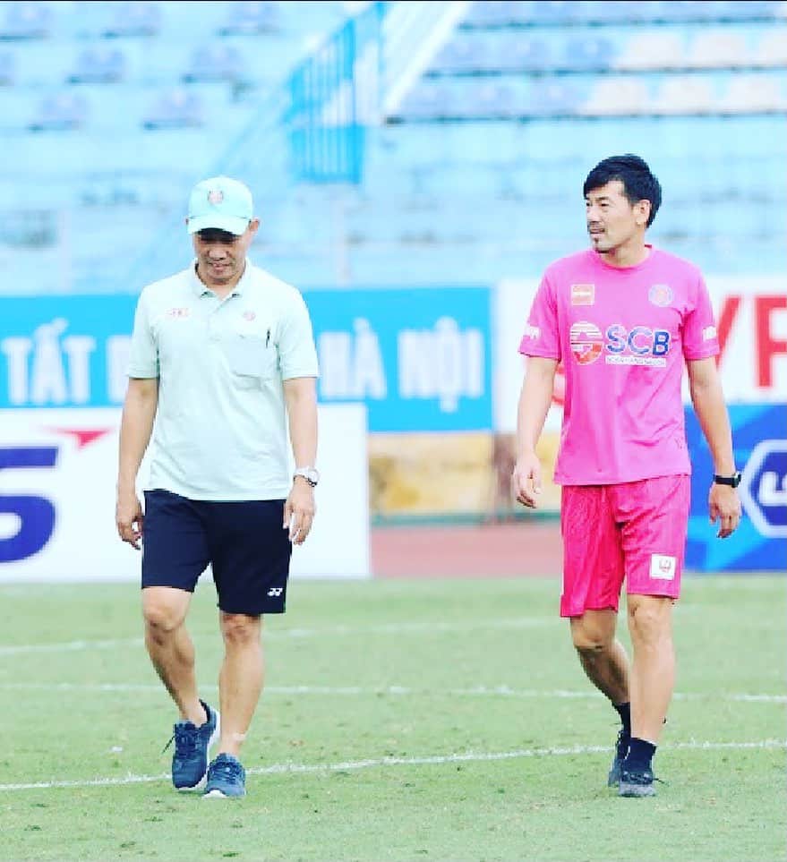 松井大輔のインスタグラム：「昨日の試合。 バイシクルは距離が遠くてだめでした。  #soccer #game  #match #hanoi #next #ハノイ  #hochiminh  #vietnam  #style #サッカー #試合はやっぱり楽しい #fitness」