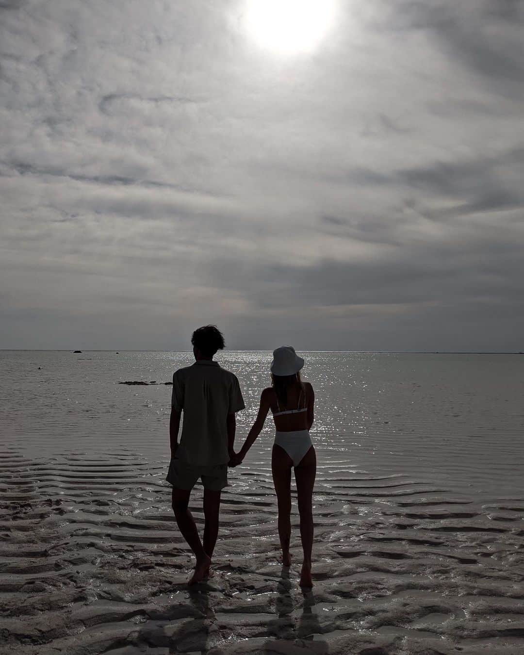 MIRAI TAKASHIMAさんのインスタグラム写真 - (MIRAI TAKASHIMAInstagram)「干潮時の17end💙 波紋がとっても綺麗で癒された❤︎ 波の音って癒されるよなぁ🌊  #17end #miyakojima #couple #宮古島」5月3日 20時13分 - miiiiiraixx