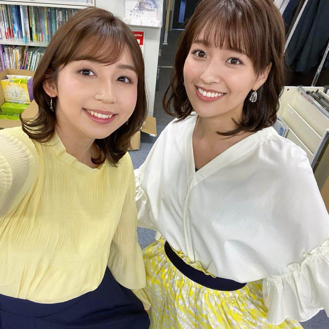 野嶋紗己子さんのインスタグラム写真 - (野嶋紗己子Instagram)「衣装黄色かぶり！いつもわたしを笑顔にしてくれる(というか笑わせてくる)山崎アナ☺️🪄🌸  先日も久々に清水アナ山崎アナと3人で話せる時間があったのですが、改めて、大阪にこんなに明るい気持ちにしてくれる友達が2人もいて幸せだと感じました。😌🌷  もうすぐ入社一年目の後輩もアナ室に配属されてくるので、楽しみすぎてニコニコの野嶋です。  今日は📻ばんぱく宣言21:00-です！ 是非お聴きください^^ @bp_2025   そして！GWも #よんチャンTV !!!🦁　#mbs#感謝」5月3日 20時13分 - nojima_sakiko