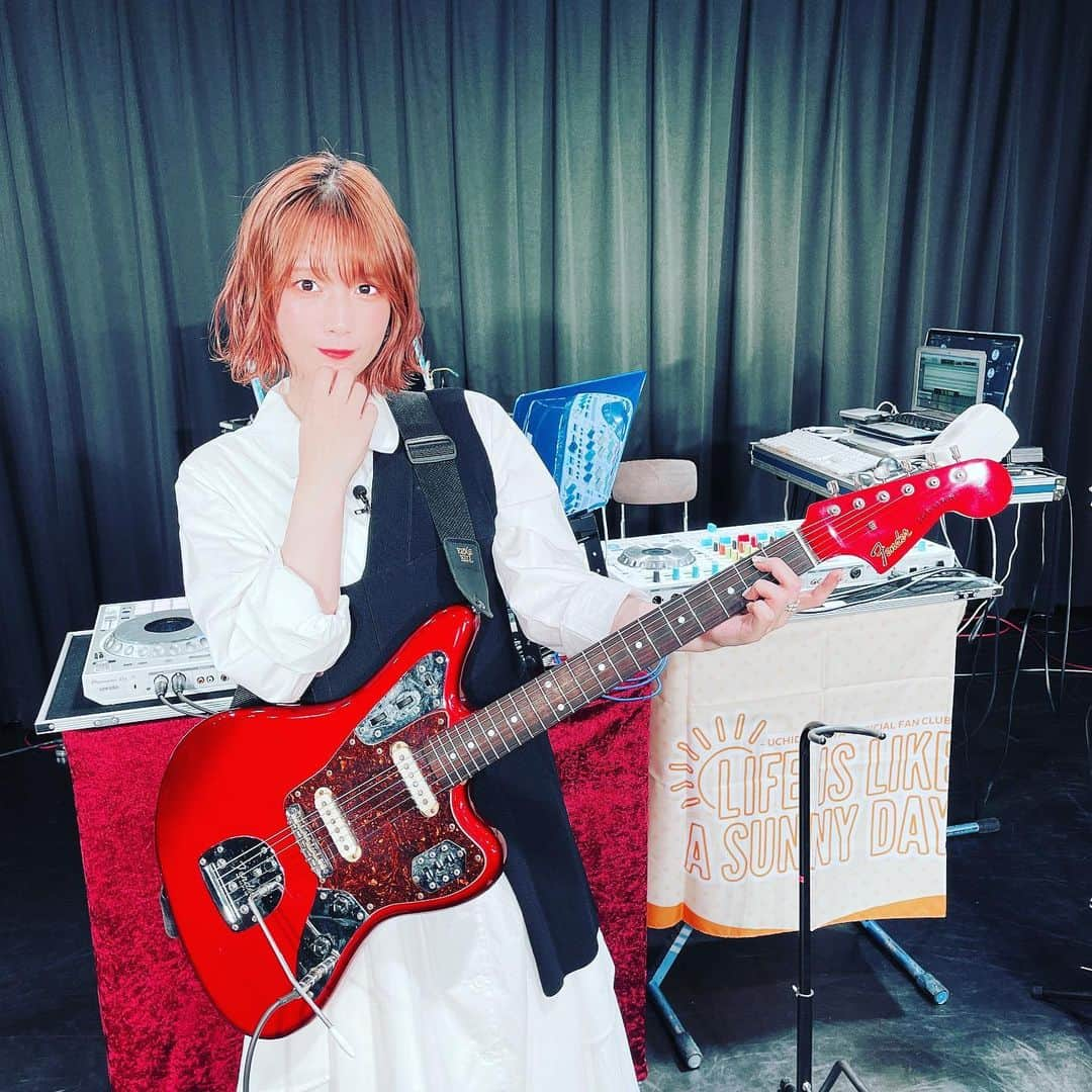 内田真礼のインスタグラム：「🎸」