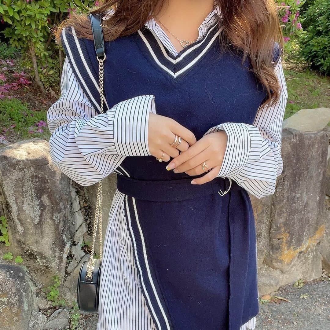 YUKINOのインスタグラム：「慣れてない感すごいけど🤭  7/1 OPENの @mi_metaphor_official さんのお洋服一足先に🙊♥️ ワンピースとか持ってないから、テンション上がった🙈  可愛いお洋服着れて嬉しいと同時に早くOPENするのが楽しみ🤍  色んな情報も今後出てくるみたいなので、チェックしてみてね✔  #onlineshopping #ootd #fashion」