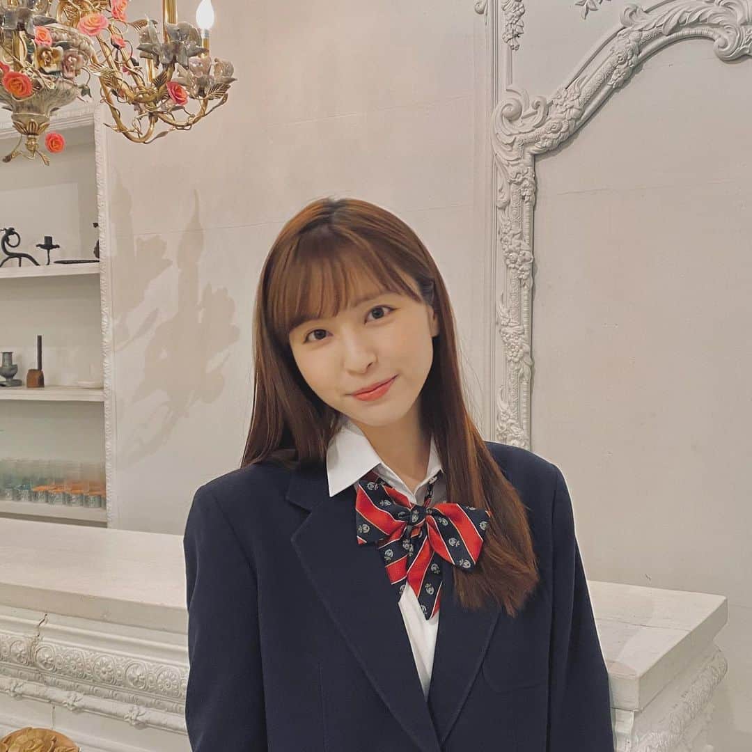 角谷暁子のインスタグラム：「このあと22時からBSテレ東「THE名門校」です📚📚」