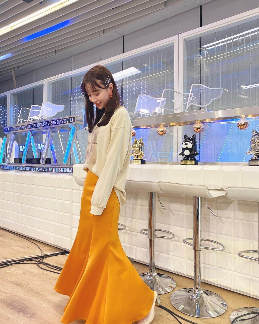 のインスタグラム：「ㅤㅤㅤㅤㅤㅤㅤㅤㅤㅤㅤㅤㅤ ㅤㅤㅤㅤㅤㅤㅤㅤㅤㅤㅤㅤㅤ ゴールデンウィークですね☁️🐩 ㅤㅤㅤㅤㅤㅤㅤㅤㅤㅤㅤㅤㅤ ㅤㅤㅤㅤㅤㅤㅤㅤㅤㅤㅤㅤㅤ コロナ禍ですけどいかがお過ごしですか？ 私はスケジュールがいつもより緩いので のーんびりしてます🥺ほぼ休みボケ。笑 ㅤㅤㅤㅤㅤㅤㅤㅤㅤㅤㅤㅤㅤ ㅤㅤㅤㅤㅤㅤㅤㅤㅤㅤㅤㅤㅤ ㅤㅤㅤㅤㅤㅤㅤㅤㅤㅤㅤㅤㅤ 👚トップス(@cocodeal_official) 👗スカート(@mite＿official) ㅤㅤㅤㅤㅤㅤㅤㅤㅤㅤㅤ ㅤㅤㅤㅤㅤㅤㅤㅤㅤㅤㅤㅤㅤ ㅤㅤ ㅤㅤㅤㅤㅤㅤㅤㅤㅤㅤㅤㅤㅤ #コーデ #コーディネート #code #coordinate #ゆるゆるコーデ #ゆるゆる #デートコーデ #春 #衣装 #女子アナコーデ #女子アナ #アナウンサー #モテコーデ #ファッション #fashion #巻き髪 #ビックピアス #ootd #六本木 #春先取り #春コーデ #春コーディネート #cocodeal ㅤㅤㅤㅤㅤㅤㅤㅤㅤㅤㅤㅤㅤ」
