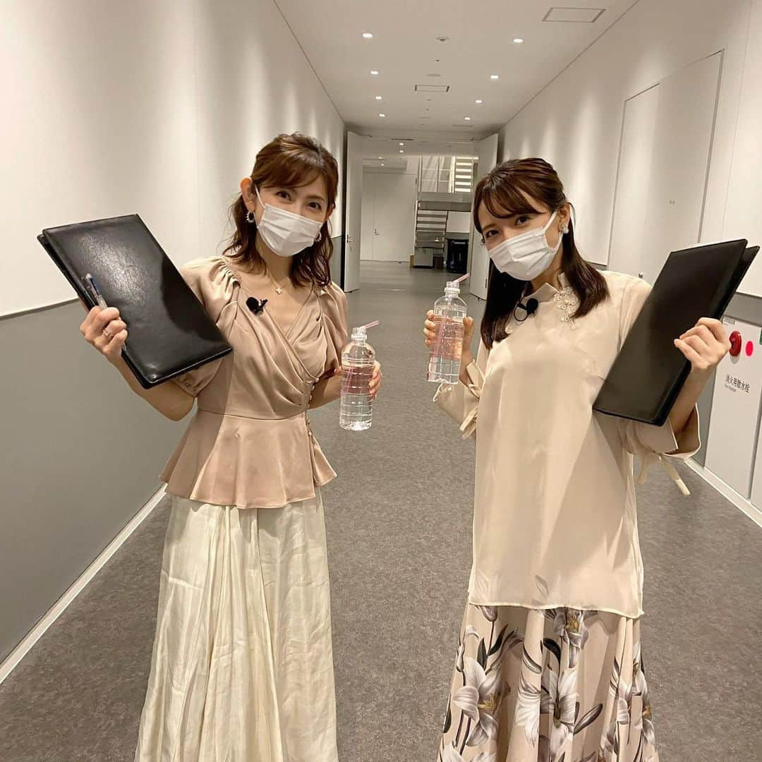 森遥香さんのインスタグラム写真 - (森遥香Instagram)「. 瑠依さんとのお仕事PART2✨ 楽しそう🥰 服も靴も似せました♡ . . #ホリプロアナウンス室#アナウンサー #終わった後2人で「腰痛い」ハモりました #宮崎瑠依 さん #お気に入りの私服 .」5月3日 21時50分 - moriri_h