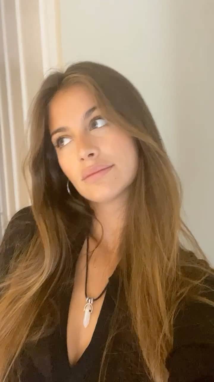 デシレ・コルデロ・フェレールのインスタグラム：「Toda 🖤」