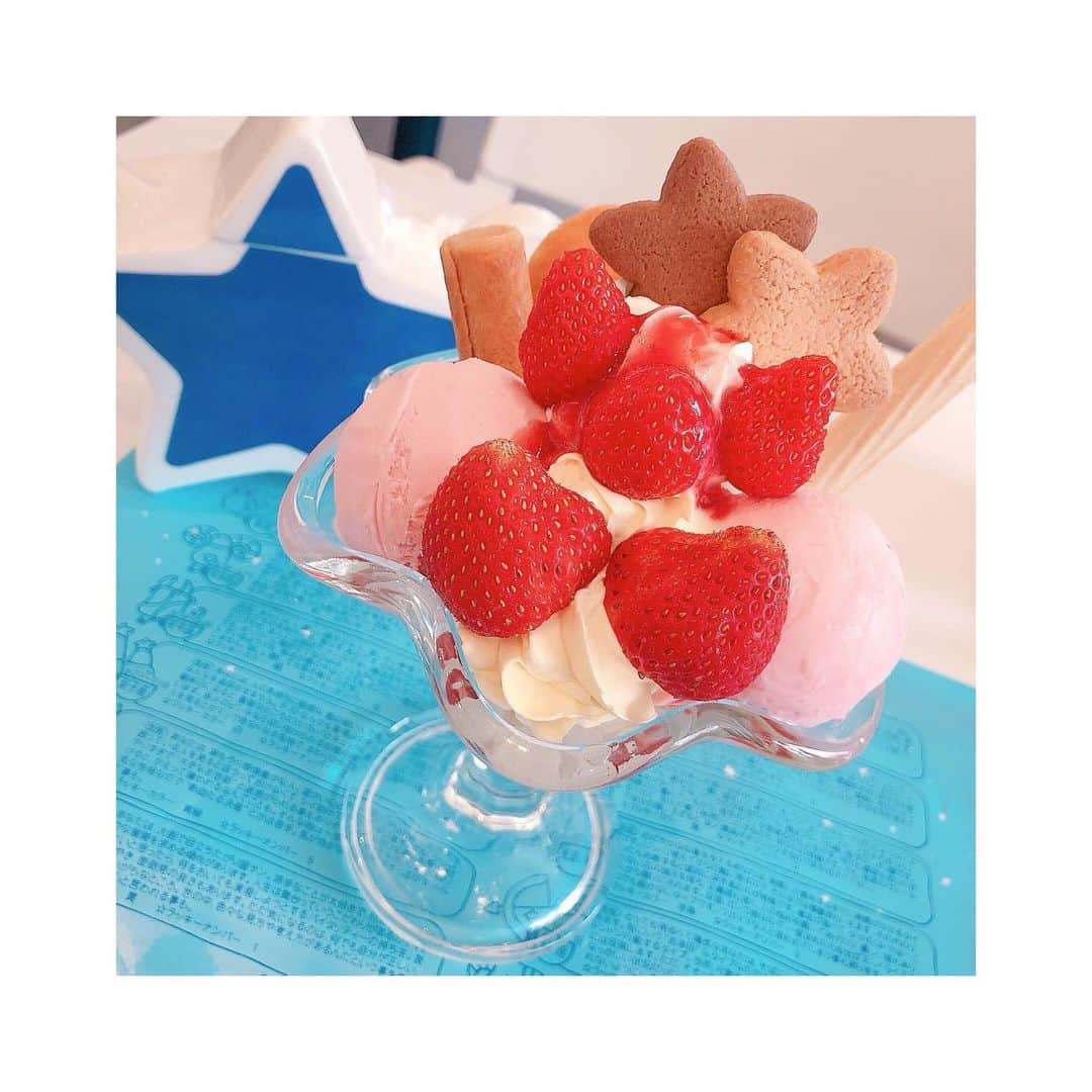 高橋麻里さんのインスタグラム写真 - (高橋麻里Instagram)「. いちごパフェがとまらない🍓🍓 . この前たべにいきました！ 1人カフェですー！ . . ここの星座カフェもすき‎(* ॑꒳ ॑* )⭐︎ . . . #ミルキーウェイ池袋 #milkyway #カフェ #cafe #パフェ #いちごパフェ #🍓」5月3日 23時38分 - takahashimari15