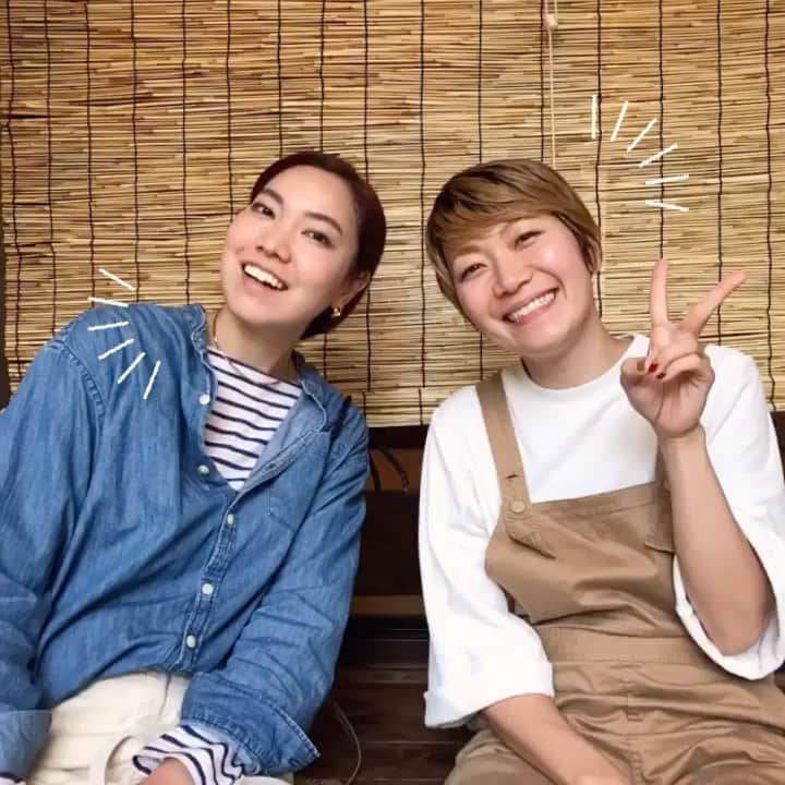 のインスタグラム：「私にとって徳島というワードで思い浮かぶのは﻿ チャットモンチー🎤🎸🥁(「染まるよ」大好き。)﻿ 今回、徳島に行くんだ！とあっこちゃんに連絡したら﻿ 美味しいお店とか有り難い情報を沢山教えてくれて﻿ 旅先でのベジ対応＆テイクアウト問題も難なくクリア！﻿ 本当にありがとう〜😊🙏﻿ ﻿ そして、昨夏から徳島に移住しているということで﻿ あっこちゃんに会えたよ❣️﻿ 自然豊かな環境で暮らすあっこちゃんの生活は﻿ 私がいま思う地球を取り巻く様々な悪循環から﻿ 抜け出せるヒントが詰まってるような気がして﻿ 久々にお話しできて楽しかったなー🌿﻿ ﻿ 地域で採れた食材(というかご近所さんが庭先で育てた﻿野菜)﻿ が食卓を彩り、住民の方や下校中の子どもたちと会ったら﻿ 挨拶をしてコミュニケーションをとり交流を深める。﻿ 人とのつながりや、やさしさ、思いやりで溢れていて﻿ まさにローカリゼーションを体現してる！﻿ ﻿ あ、そういえば、あっこちゃん！ サンドイッチご馳走でした😋🥪🍹 Thank you ... @akikofukuoka_oluyo」