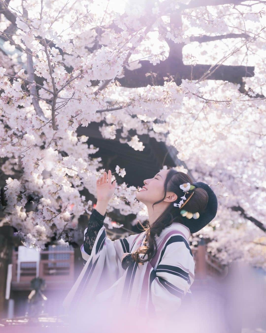 黒川さりなのインスタグラム：「. 桜の写真🌸 春っぽいの撮れてよかった🌷🐝… . . 📸カメラマン @ykn_pugphoto  . . 💄メイク @mana_hairmake  . . #桜 #作品撮り #春」