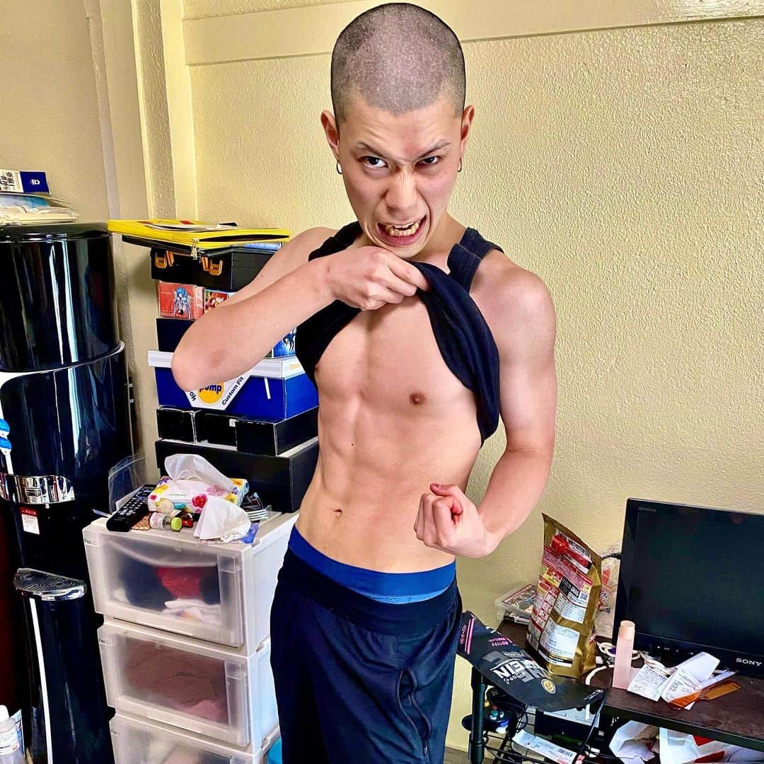 地獄寺紅蓮丸のインスタグラム：「1年間ワンパンマンダイエット終了！！応援してくれた方々、本当にありがとうございました！😂」