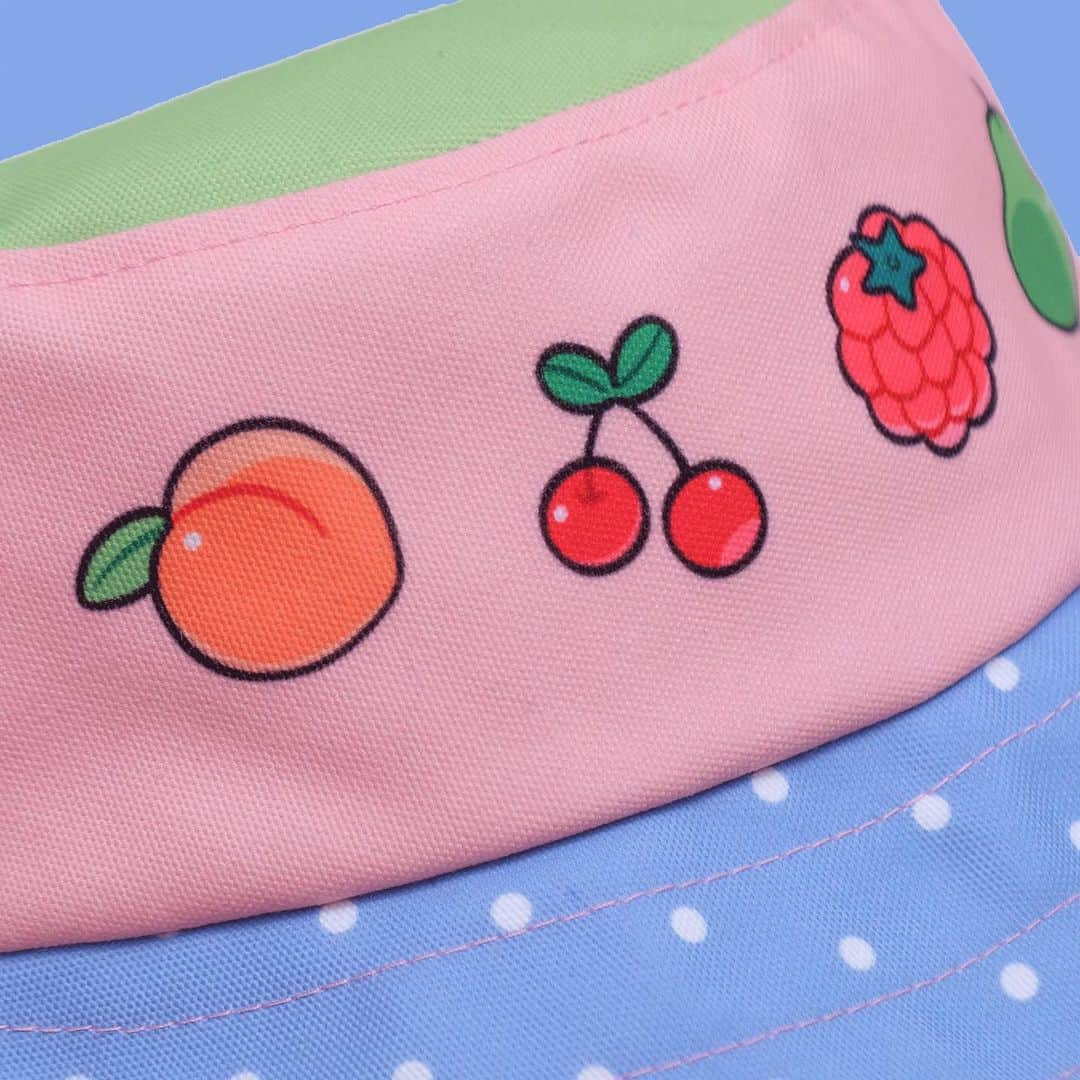 meyocoさんのインスタグラム写真 - (meyocoInstagram)「Veggie bucket hat and Fruit bucket hat will be available from my online store on May 10, 10 AM PT! 🥕🥬🍑🍒」5月4日 5時29分 - meyoco