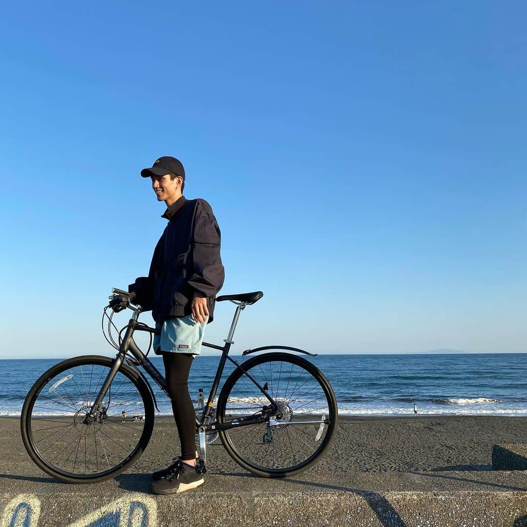 野村大貴さんのインスタグラム写真 - (野村大貴Instagram)「全身バキバキです。  every muscle in my body hurts really bad.  #seaview #cycling #早起きは何文か得」5月4日 6時22分 - nm_noppo