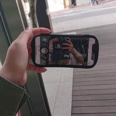 ストロー先輩のインスタグラム：「この前友達と遊びに行った時の写真ですね。 これの2連続投稿になるとは…  あのさ反抗期では無いと思うけどみんな親のことどう思うん？ 違うのよ違うのよ 反抗期じゃない。あれは完全にパパが悪いもん。  両親のことだーいすきって言える子に生まれたかった」