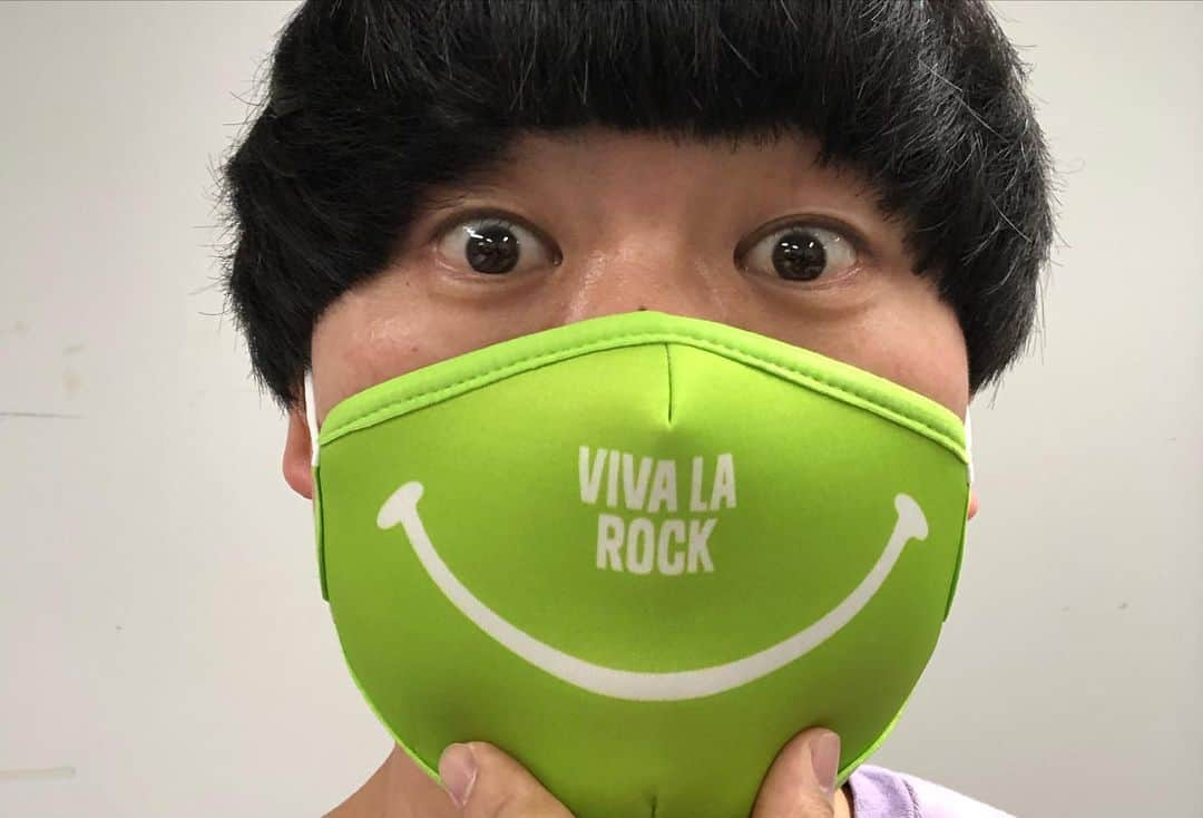 かみちぃさんのインスタグラム写真 - (かみちぃInstagram)「VIVA LA ROCK 2021 ありがとうございました！！  いや〜楽しかった！！  ピエール中野さんとコラボさせて頂きました！！  ピエールさんネタ合わせの飲み込み早過ぎました！！  すゑさんトップバッターからの、タモンズさん、囲碁将棋さんのマイク一本しゃべくり漫才とんでもなくカッコよかったです…！！  #大宮セブン #マヂカルラブリー #囲碁将棋 #GAG #タモンズ #すゑひろがりず #ジェラードン #ピエール中野さん #クラブ #僕らのネタは配信では無音」5月4日 11時10分 - kamichii_gerrardon