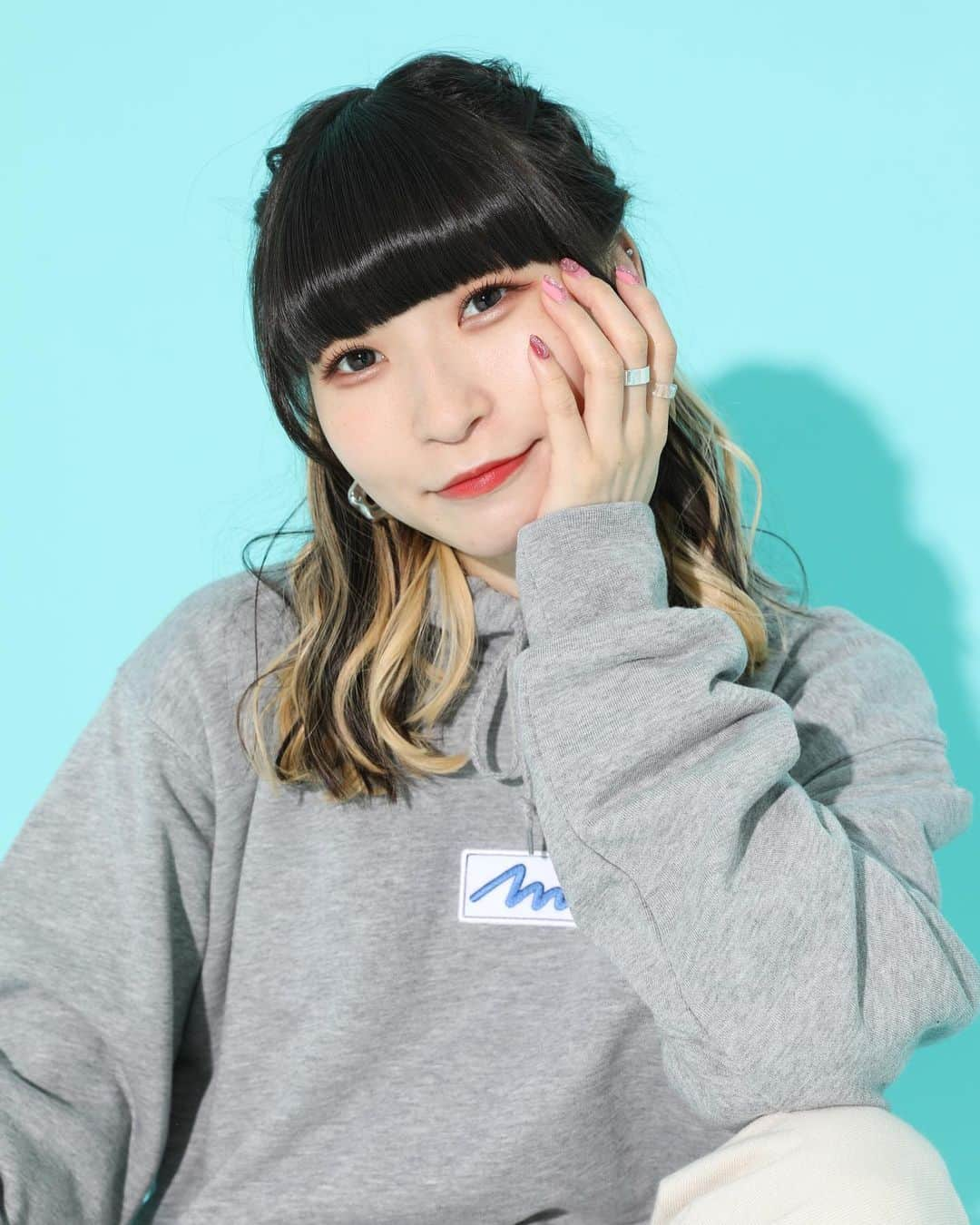 ピンキー！☆藤咲彩音さんのインスタグラム写真 - (ピンキー！☆藤咲彩音Instagram)「Produce brand 『 #Pzzz (ピーゼット)』  ▼hoodie(Free size) ¥6,200(Tax in)  約1年ぶりの新作が本日5/4(火)12:00〜ディアステージ オンラインストアにて販売スタート🐼💤  #パーカー #ボックスロゴパーカー #hoodie #ちょいデカめサイズ」5月4日 11時20分 - pinky_ayane