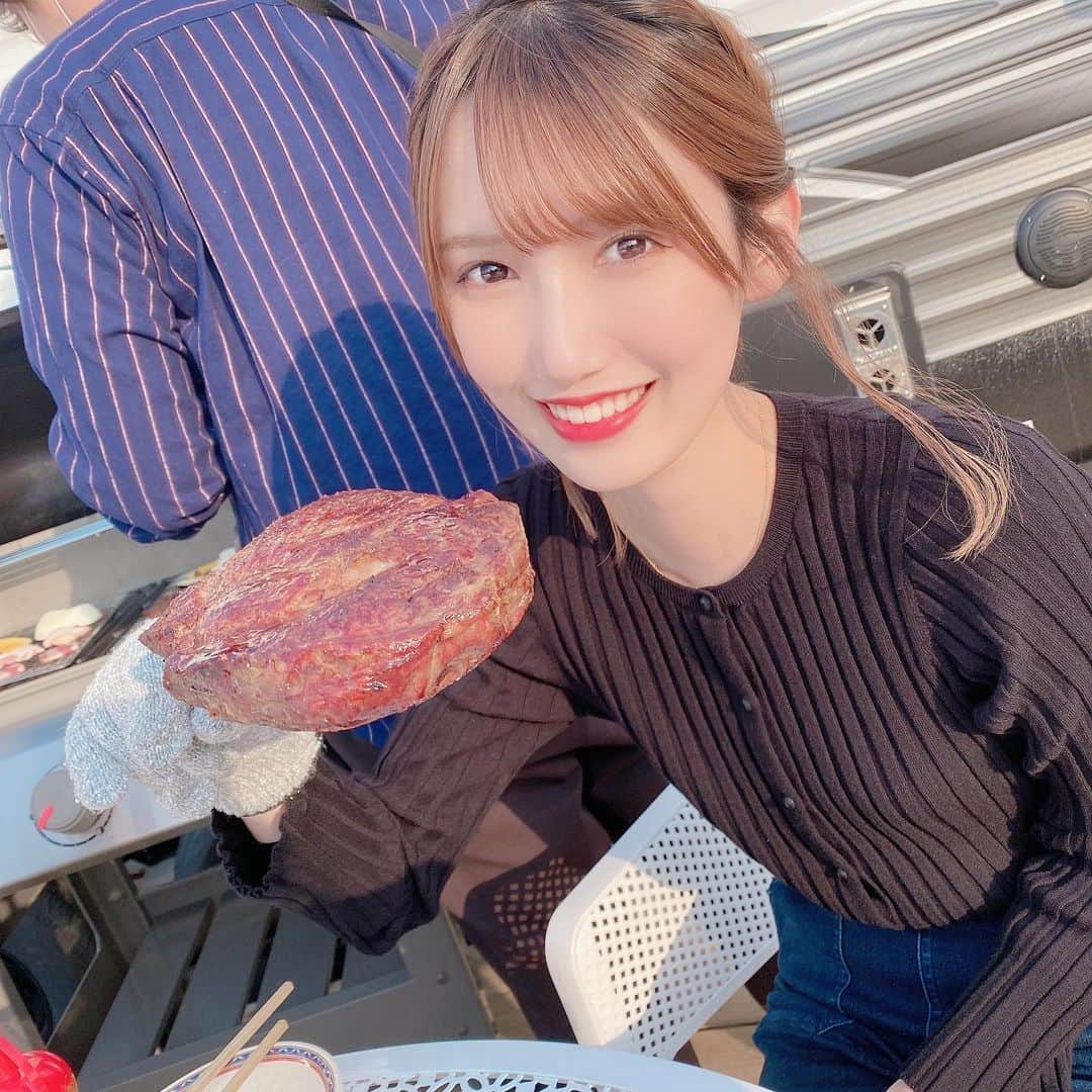 田中菜津美さんのインスタグラム写真 - (田中菜津美Instagram)「今日から熊本で ベストアメニティさんの マリーナフランピングヴィレッジ天草、 阿蘇のCMが流れてます✨ . しのちゃんとぴーちゃんと女子旅をテーマに 撮影させて頂きました💕 . イルカウォッチングしたりBBQしたりキャンピングカーでパーティーしたり本当に楽しかった😊 . 熊本の方は是非テレビをつけて チェックしてみてください🔥 . #ベストアメニティ #キャンピングカー #キャンプ #キャンピング  #フランピングビレッジ阿蘇 #フランピングビレッジ天草 #グランピング #熊本 #アウトドア #釣り #bbq」5月4日 22時32分 - natsumitanaka_0810