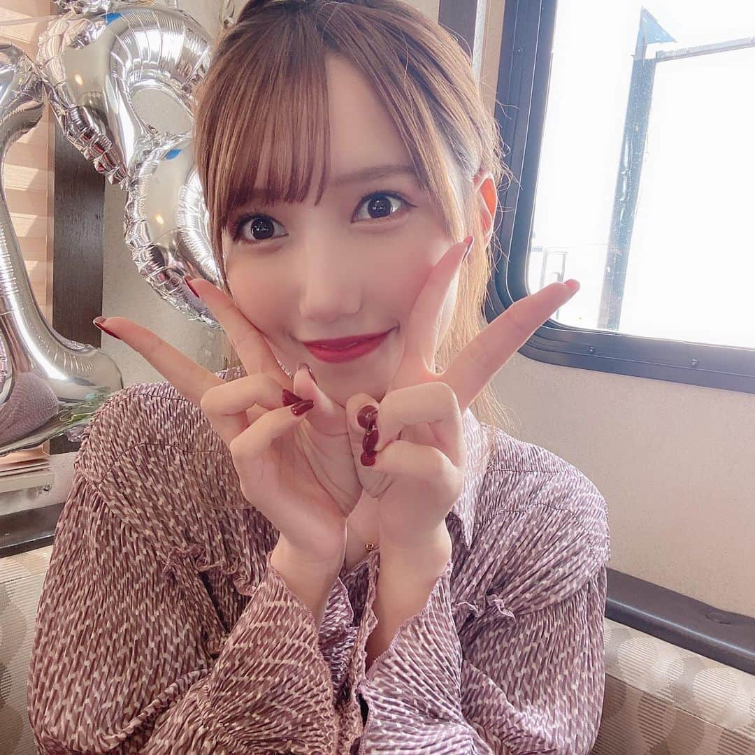 田中菜津美さんのインスタグラム写真 - (田中菜津美Instagram)「今日から熊本で ベストアメニティさんの マリーナフランピングヴィレッジ天草、 阿蘇のCMが流れてます✨ . しのちゃんとぴーちゃんと女子旅をテーマに 撮影させて頂きました💕 . イルカウォッチングしたりBBQしたりキャンピングカーでパーティーしたり本当に楽しかった😊 . 熊本の方は是非テレビをつけて チェックしてみてください🔥 . #ベストアメニティ #キャンピングカー #キャンプ #キャンピング  #フランピングビレッジ阿蘇 #フランピングビレッジ天草 #グランピング #熊本 #アウトドア #釣り #bbq」5月4日 22時32分 - natsumitanaka_0810