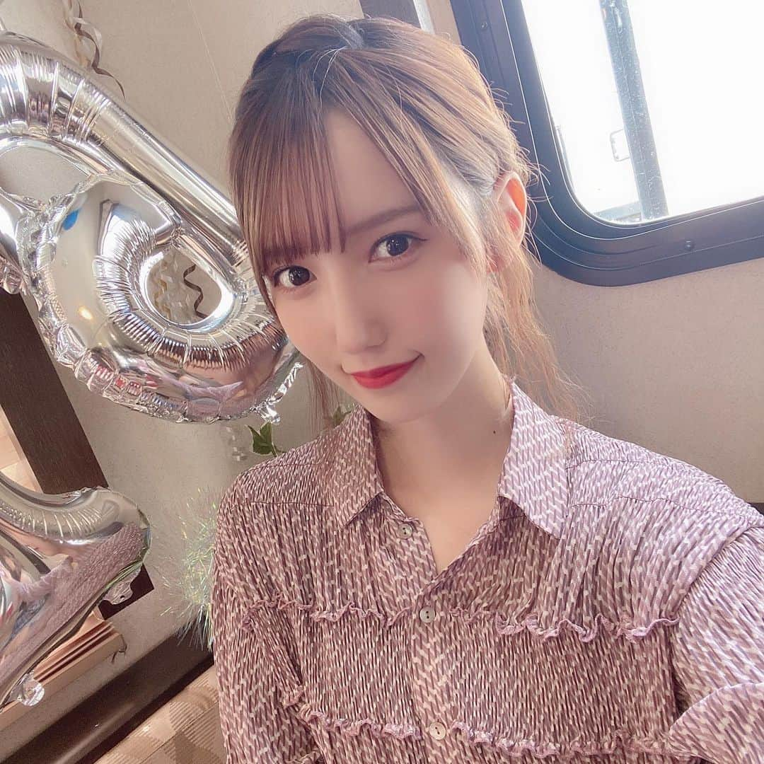 田中菜津美さんのインスタグラム写真 - (田中菜津美Instagram)「今日から熊本で ベストアメニティさんの マリーナフランピングヴィレッジ天草、 阿蘇のCMが流れてます✨ . しのちゃんとぴーちゃんと女子旅をテーマに 撮影させて頂きました💕 . イルカウォッチングしたりBBQしたりキャンピングカーでパーティーしたり本当に楽しかった😊 . 熊本の方は是非テレビをつけて チェックしてみてください🔥 . #ベストアメニティ #キャンピングカー #キャンプ #キャンピング  #フランピングビレッジ阿蘇 #フランピングビレッジ天草 #グランピング #熊本 #アウトドア #釣り #bbq」5月4日 22時32分 - natsumitanaka_0810