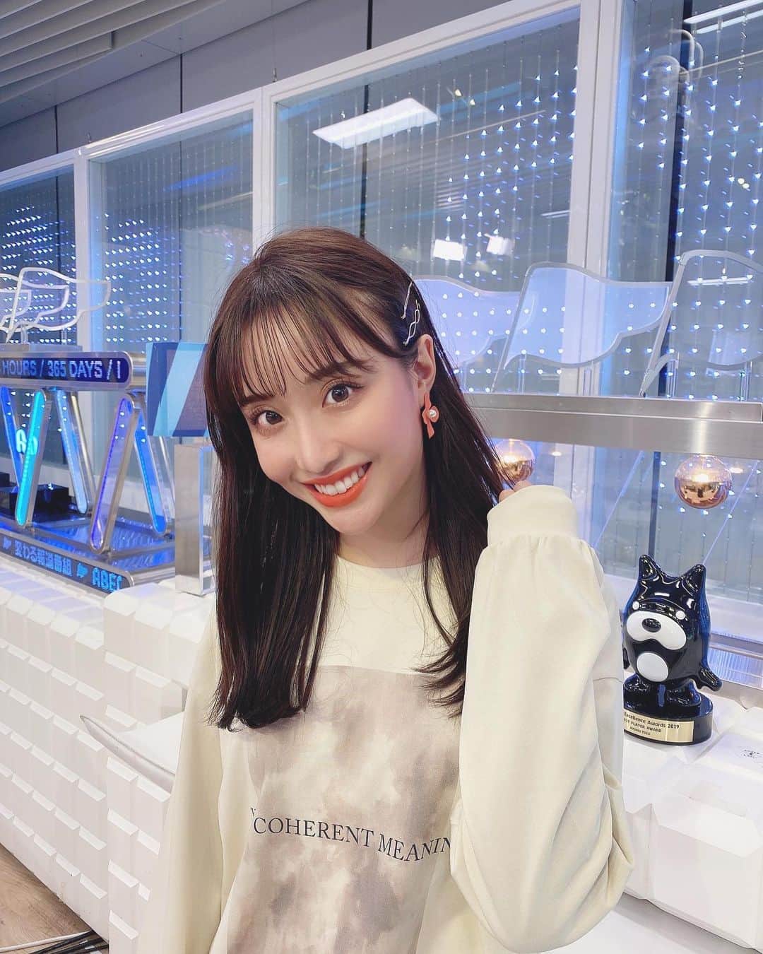 のインスタグラム：「ㅤㅤㅤㅤㅤㅤㅤㅤㅤㅤㅤㅤㅤ ㅤㅤㅤㅤㅤㅤㅤㅤㅤㅤㅤㅤㅤ とっても可愛いピンをこの前は 付けてもらいました(。・ω・。)💫 お花のピアスもかわいい〜🌸 ㅤㅤㅤㅤㅤㅤㅤㅤㅤㅤㅤㅤㅤ ㅤㅤㅤㅤㅤㅤㅤㅤㅤㅤㅤㅤㅤ ㅤㅤㅤㅤㅤㅤㅤㅤㅤㅤㅤㅤㅤ 👚トップス(@cocodeal_official) ㅤㅤㅤㅤㅤㅤㅤㅤㅤㅤㅤ ㅤㅤㅤㅤㅤㅤㅤㅤㅤㅤㅤㅤㅤ ㅤㅤ ㅤㅤㅤㅤㅤㅤㅤㅤㅤㅤㅤㅤㅤ #コーデ #コーディネート #code #coordinate #ゆるゆるコーデ #ゆるゆる #デートコーデ #春 #衣装 #女子アナコーデ #女子アナ #アナウンサー #モテコーデ #ファッション #fashion #巻き髪 #ビックピアス #ootd #六本木 #春先取り #春コーデ #春コーディネート #cocodeal ㅤㅤㅤㅤㅤㅤㅤㅤㅤㅤㅤㅤㅤ」