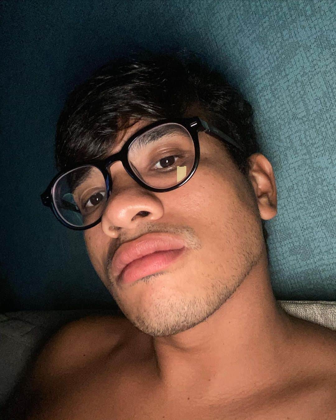 ルアン・オッテンのインスタグラム：「👓 💤」