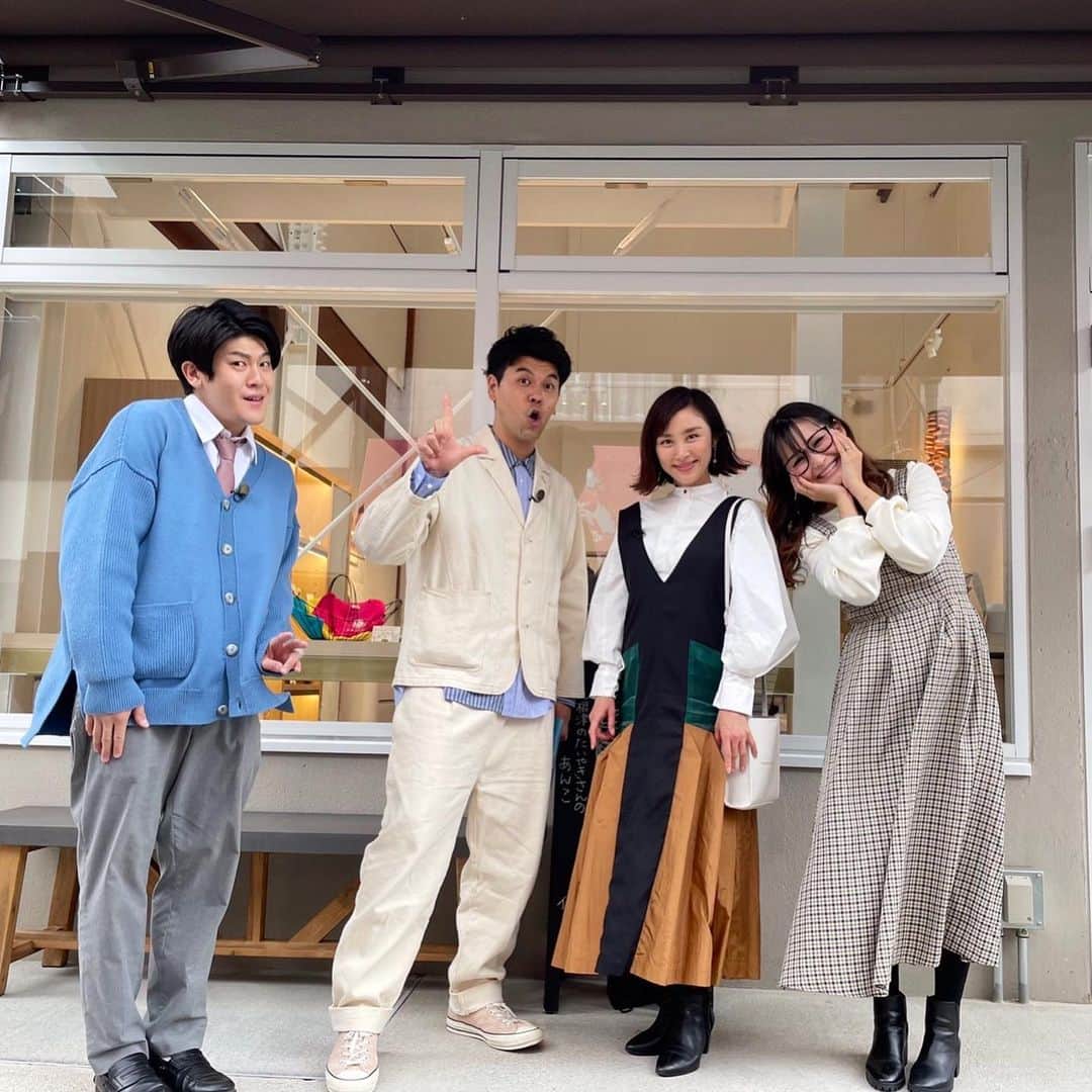 山口もえのインスタグラム：「・ 　 土佐兄弟のお二人とギャル曽根ちゃんとロケに行ってきました💕 あーお迎えの時間が💦晩ごはん作らなきゃ〜💦 な現実に戻るまでの4時間 とにかく笑い過ぎた1日だった❣️笑  5月5日(水)8:00〜9:55 TBS「ラヴィット！」  #土佐兄弟 #ギャル曽根 ちゃん #ロケ#TV #ギャル曽根ちゃんいっぱい食べるから #ついついつられて #食べ過ぎちゃった#笑」