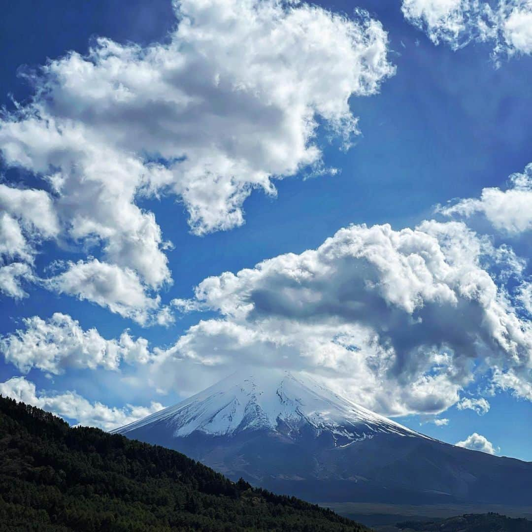 中村アンさんのインスタグラム写真 - (中村アンInstagram)「今夜10時からの第3話、、、 富士山の目の前でグランピングロケをしました🏕 朝の待ち時間、一人富士山を眺めてボーっとしたりして。 お楽しみに〜🎬 @kikazarukoi_tbs #着飾る恋には理由があって」5月4日 14時30分 - cocoannne