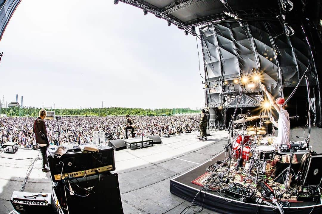 藤原広明のインスタグラム：「『rockin'on presents JAPAN JAM 2021』  千葉市蘇我スポーツ公園  SKY STAGEのあなたにびっくらゔっ！！🦍🦍🦍🦍  photo by @cazrowAoki」