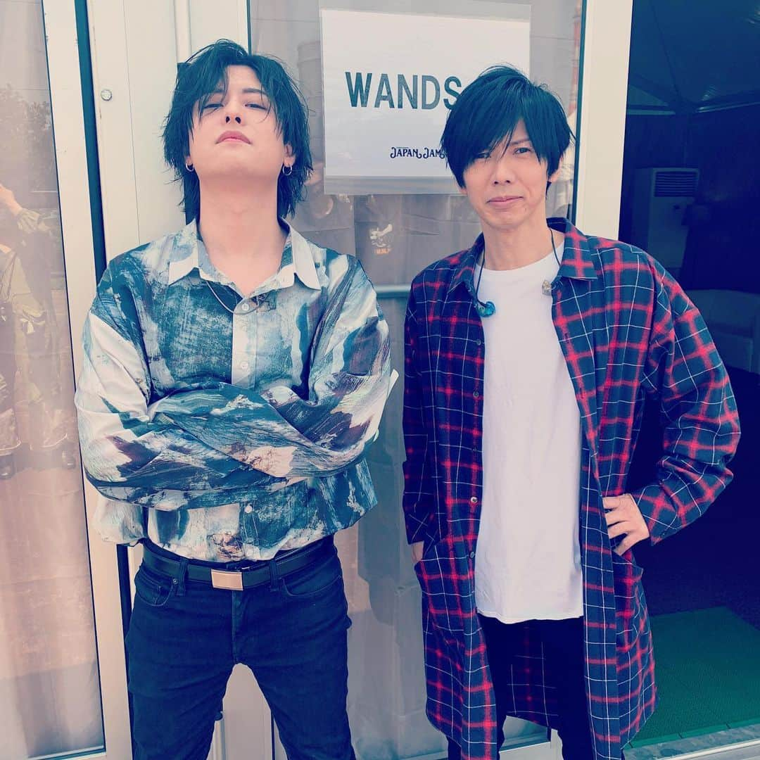 WANDSさんのインスタグラム写真 - (WANDSInstagram)「JAPAN JAMありがとうございました！  イベントはまだまだ続きますので、ルールを守って引き続きお楽しみください！  本日のSETLISTです。  真っ赤なLip 時の扉 Burning Free 賞味期限切れ I love you Secret Night〜It's My Treat〜 アイリメンバーU カナリア鳴いた頃に 世界が終るまでは…  #WANDS #第5期 #上原大史 #柴崎浩 #木村真也 #カナリア鳴いた頃に #JAPANJAM2021 #JJ2021  #リハからほぼ本番」5月4日 14時49分 - wands_official