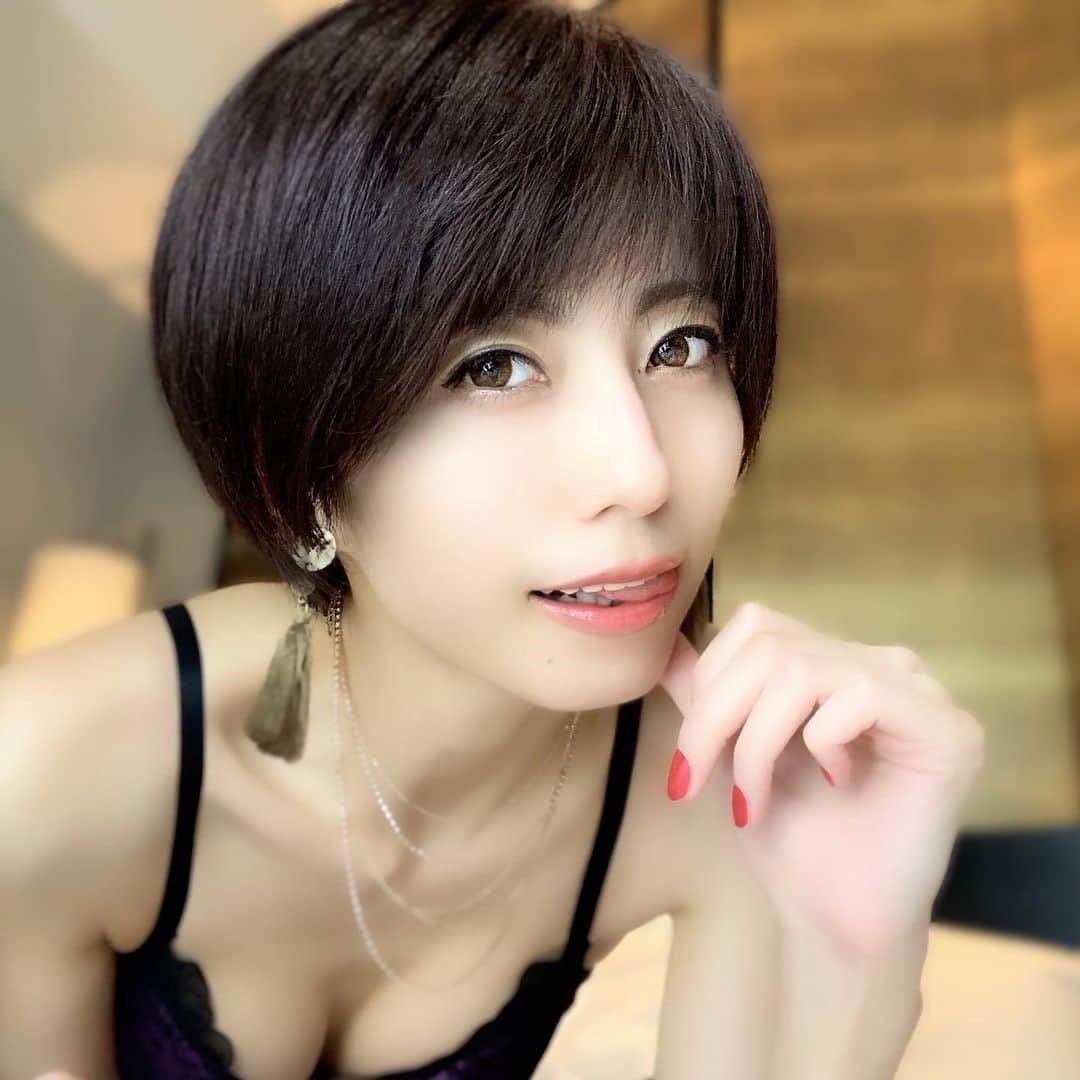 乃亜のインスタグラム：「❤︎ ・ ・ ・ #portrait #shotting #Japanesegir #selfie #followme  #ショートヘア #舌フェチ インスタグラビア #グラビア #下着姿 #着衣グラビア  #セクシーショット  #被写体 #AV女優 #セクシー女優 #痴女優 #痴女 #乃亜」